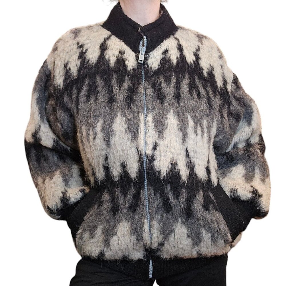 Vintage Spelana‎ Womens Coat Scandinavian Fuzzy WOOL Size M Chevron Black White